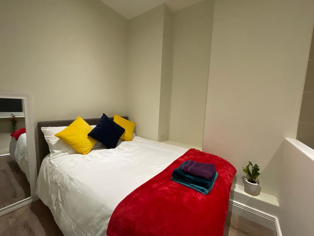 Apartamento Modern & Elegant Central Two Minutes From Train Station